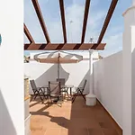 Fuente1 Piscina Comun Famila בית כפרי